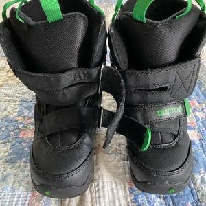 Snowboarding boots